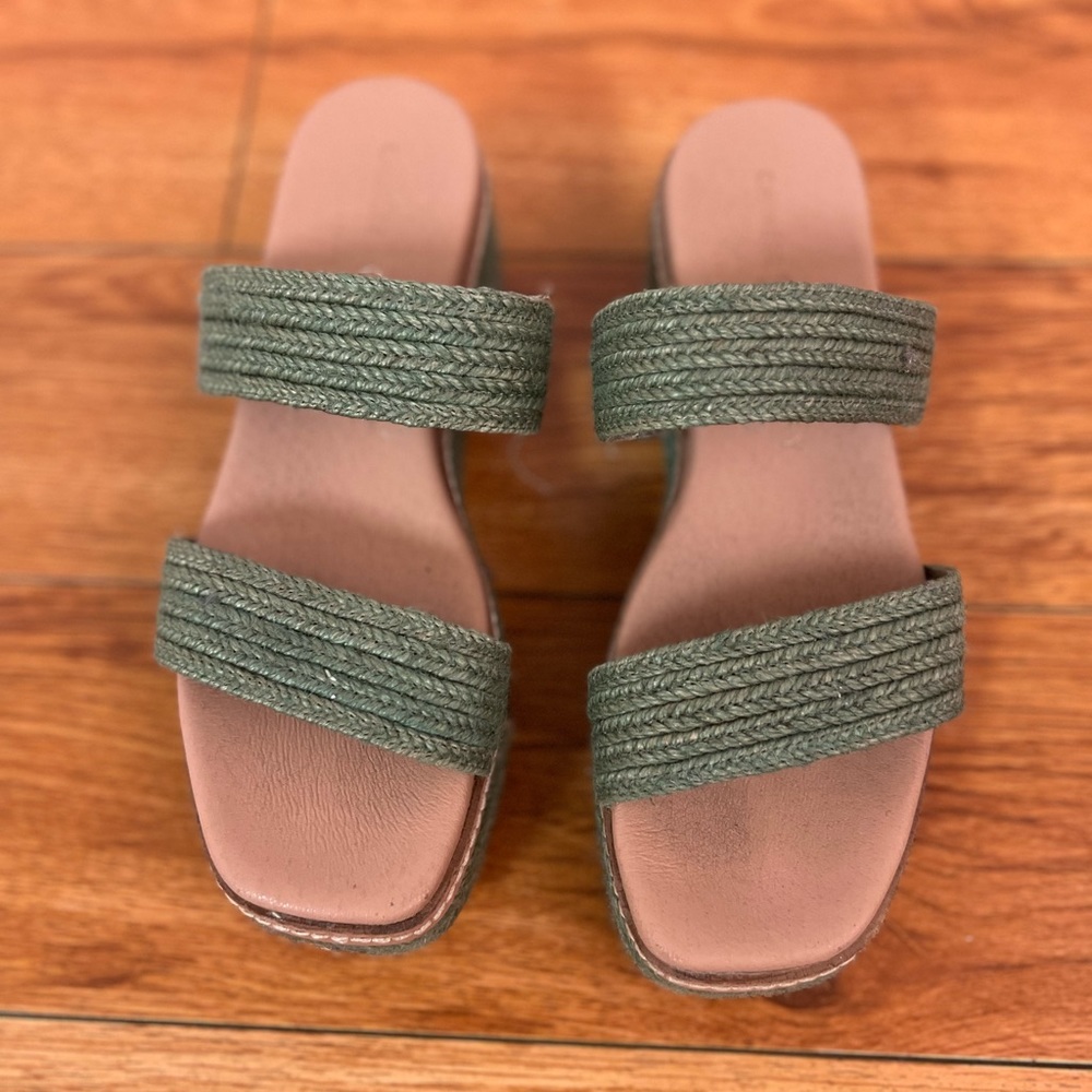 Chinese Laundry Green Sandals